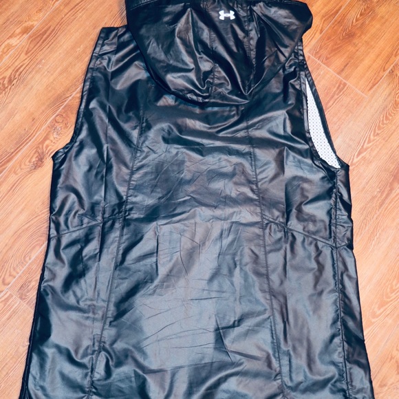Under Armour Black Vest - Picture 6 of 7